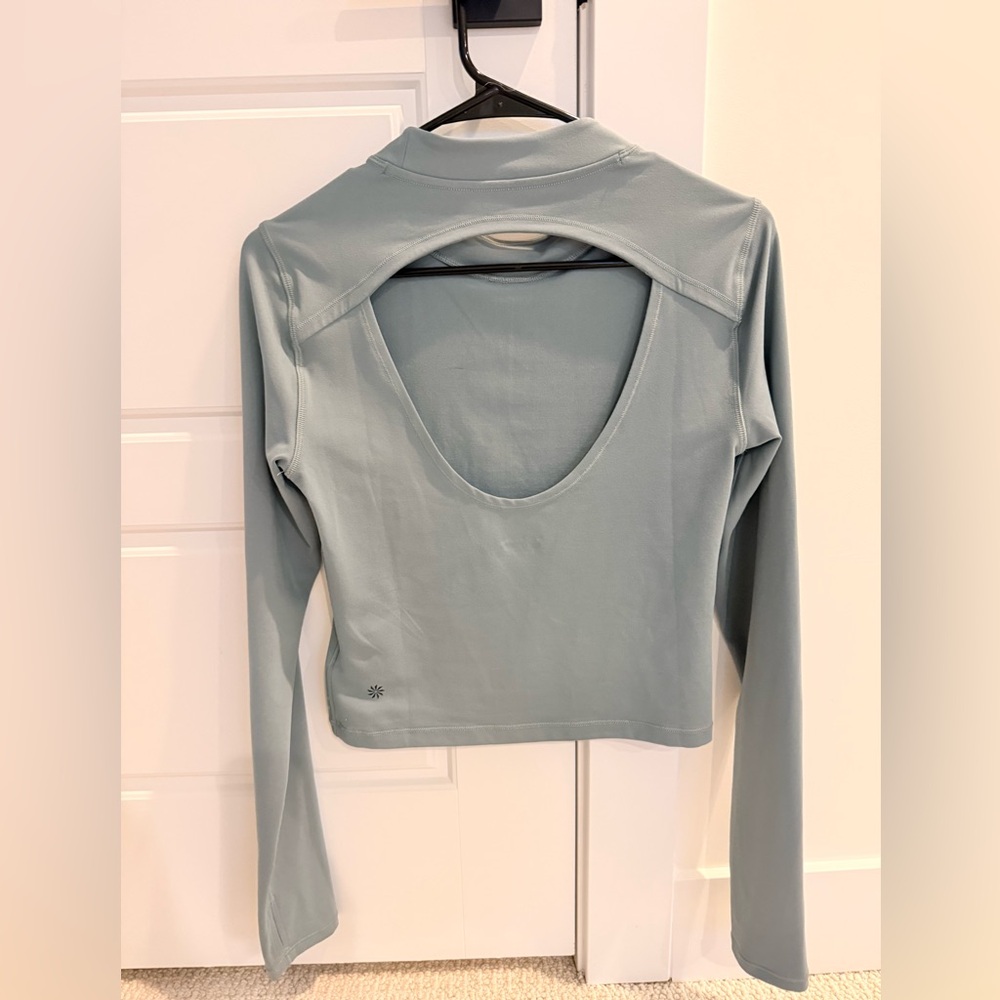 Athleta Small layering top - soft calm green